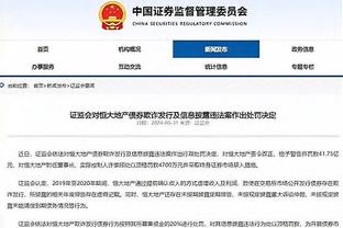 把？都逗笑了？图拉姆入场时向达芬奇和米开朗基罗鞠躬致敬